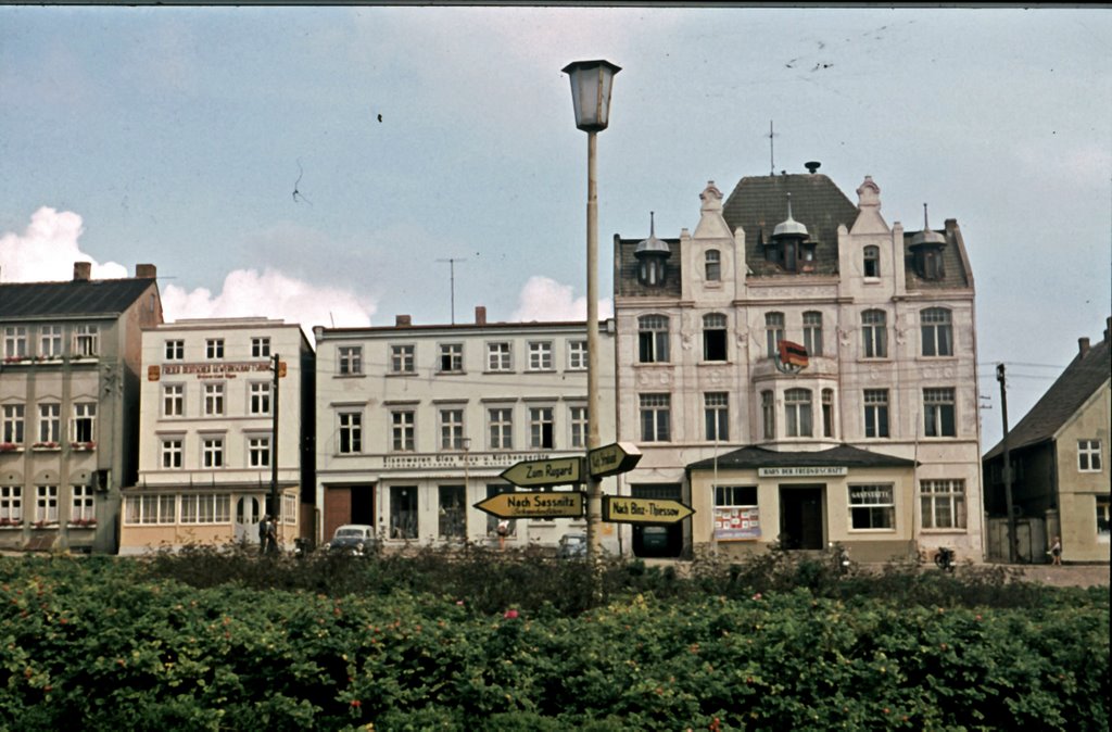 Bergen (1960) by Qwesy