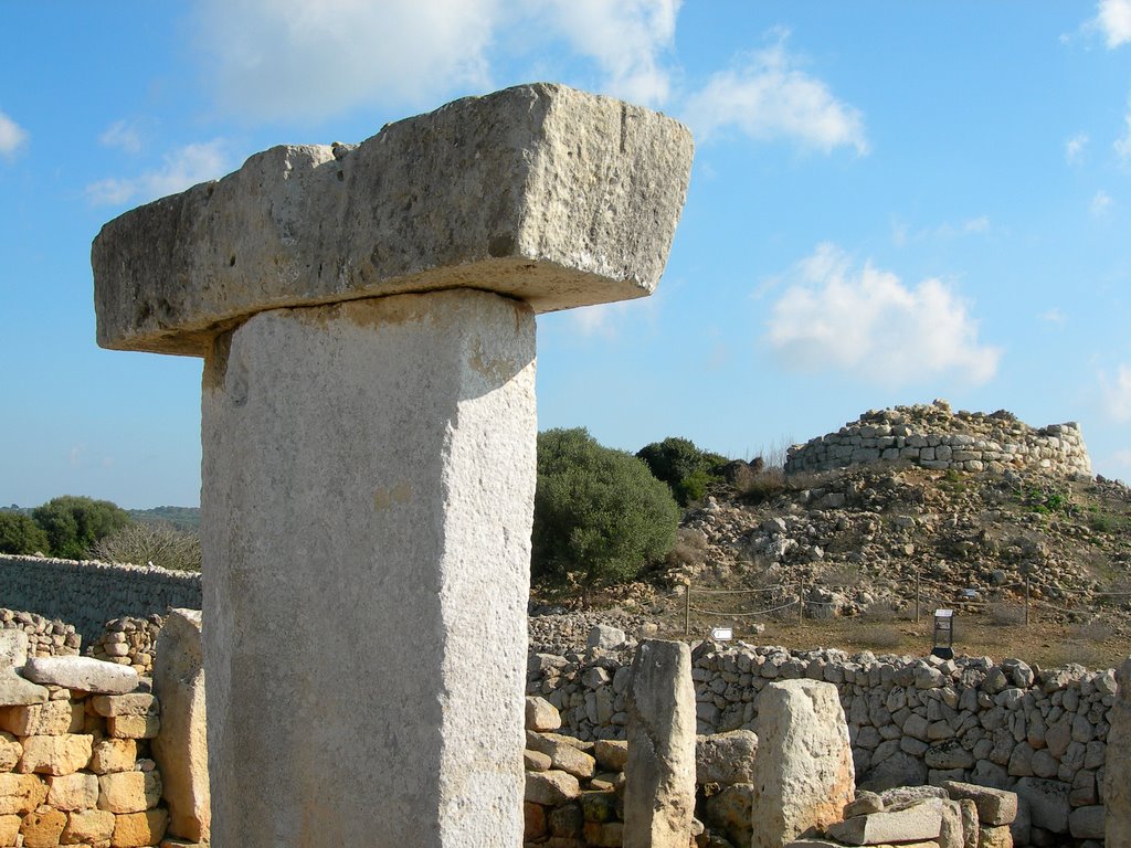 Torralba d'en Salort. Taula y talaiot. Alaior. Menorca.- by alcaudique