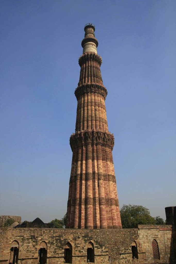 Qutab Minar by Biju Kuriakose