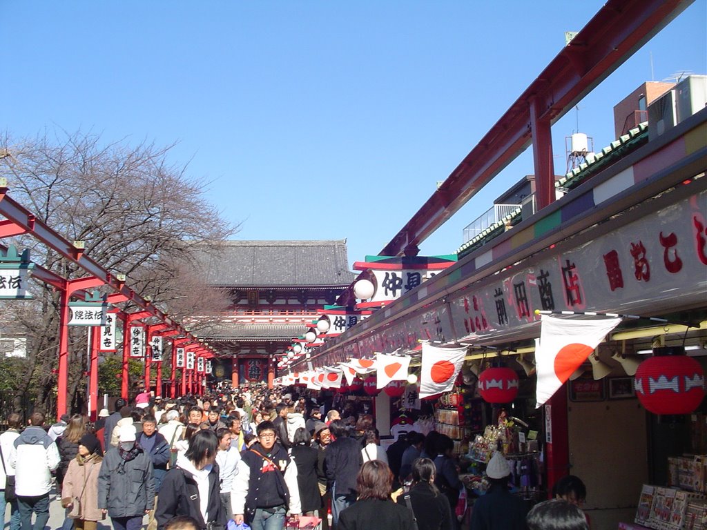 Asakusa Market by Everton Yoshida