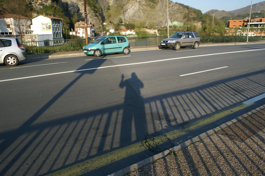 MI SOMBRA ESTA EN BEHOBIA Y BEHOBIE . 05.04.2008 . FRANCE +++ESPAÑA . EUROPA . by jose antonio rodriguez