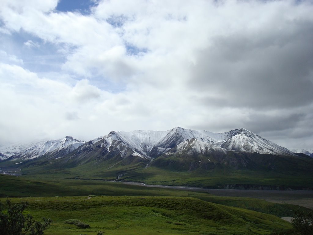 Fresh snow on mountains in DNP 7/22/08 by Pavan Karra