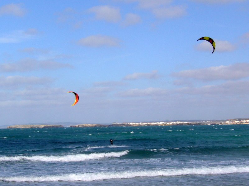 Kite Surfers en Peniche by Harry el limpio