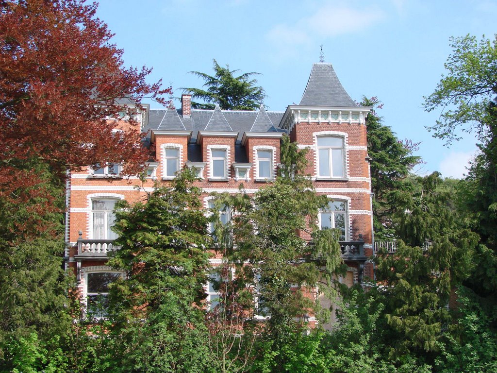 House in Geraardsbergen by Christof Verboven