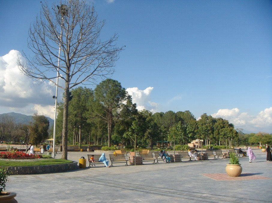 Lake View Park - 09.04.2009. by Tariq Amir