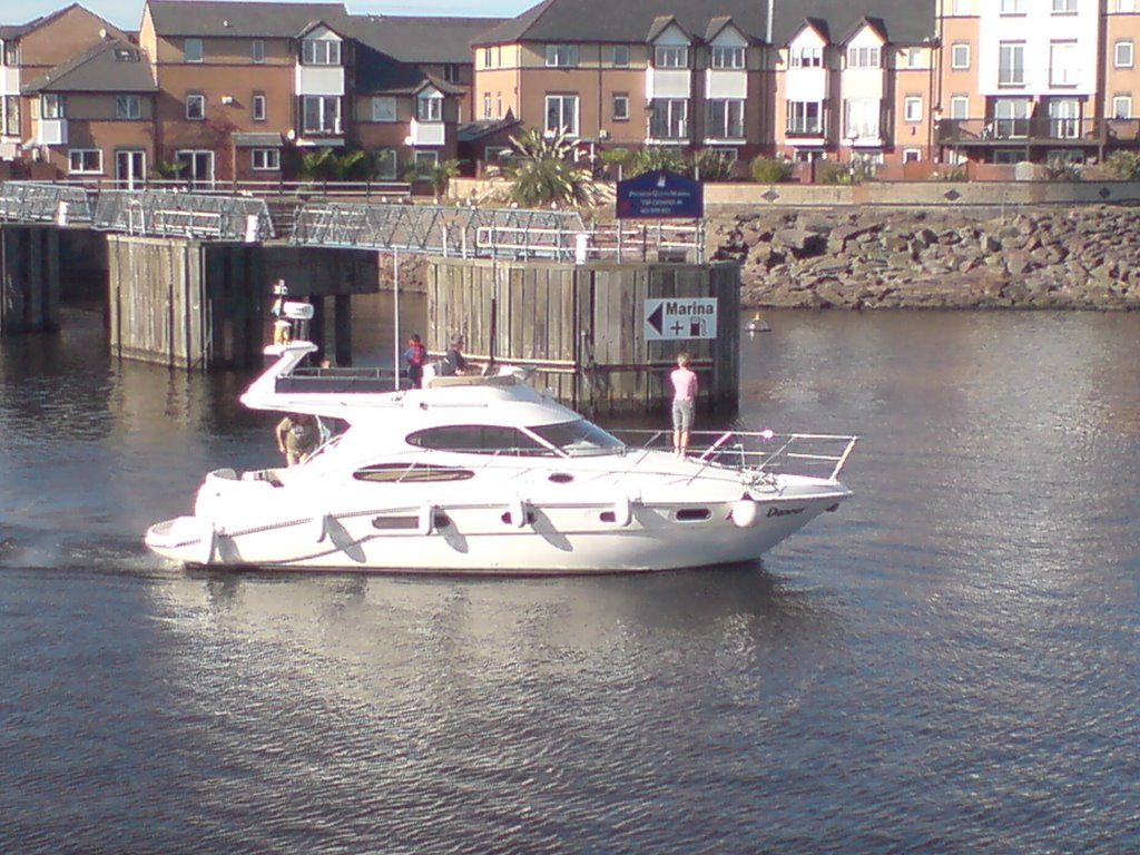 Penarth Marina by Dumpyballbag