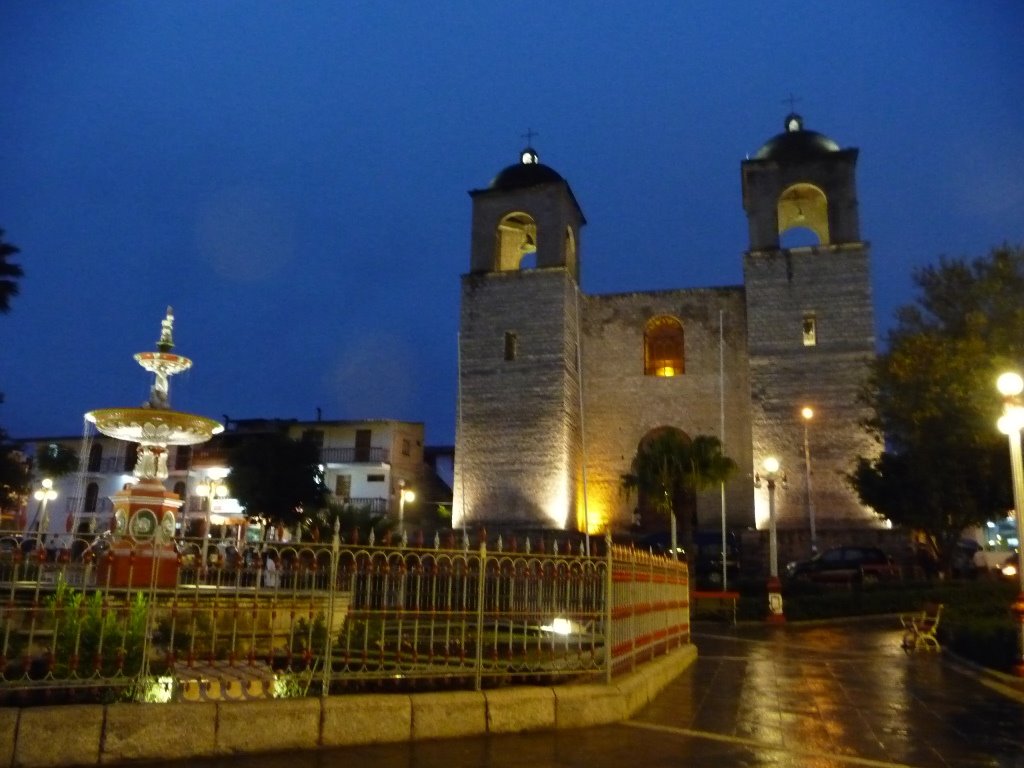 Iglesia de Caraz al anochecer by Ana Cuba