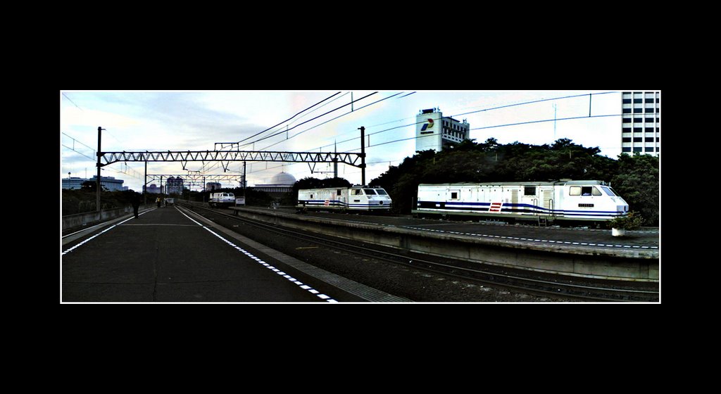 Three CC203 Locomotive at Gambir Station by hedwigus