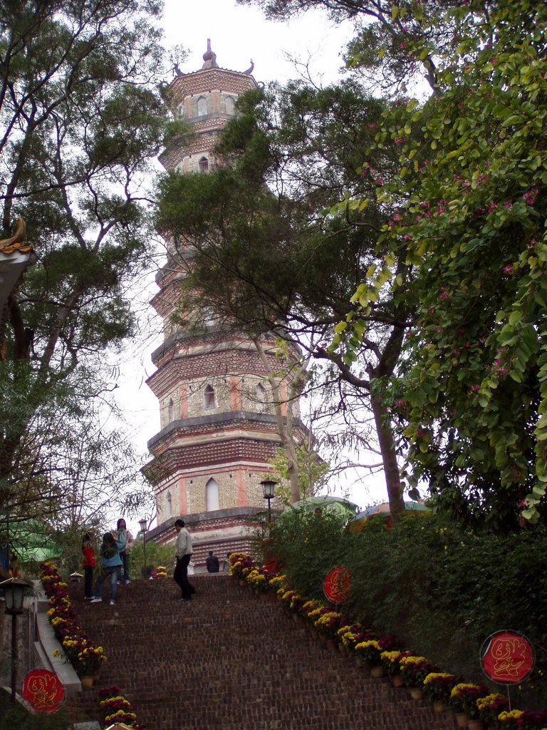 HuiZhou West Lake Tower by paulprengel