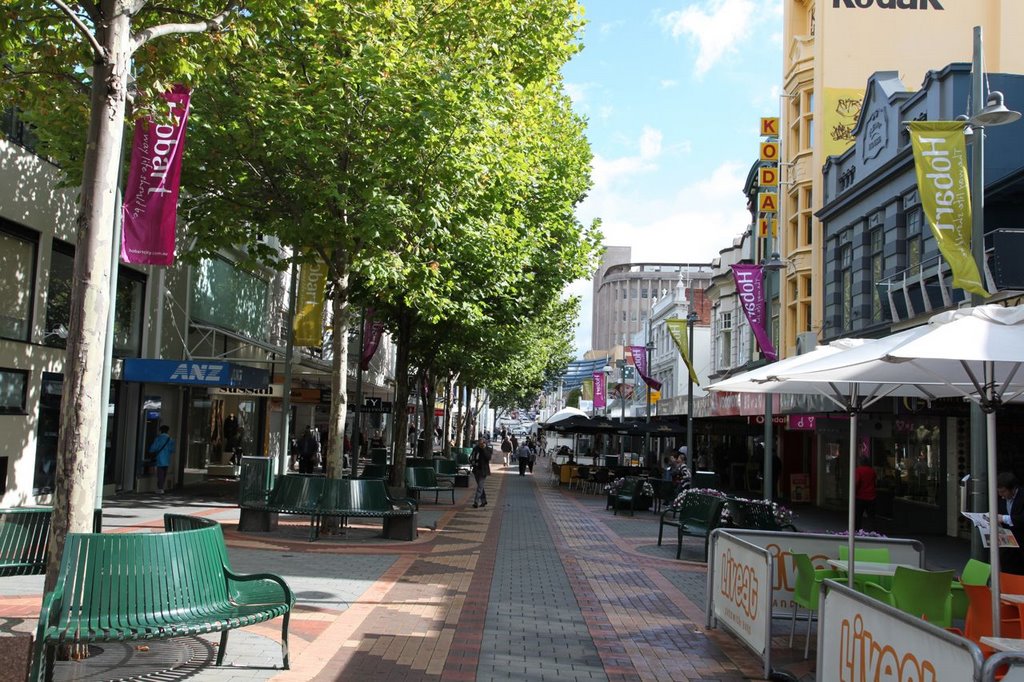 Elizabeth Street Mall by Hoylen Sue