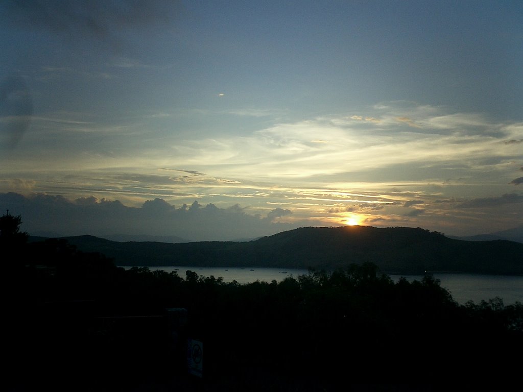 Hamilton Island Sunset by kajikawa