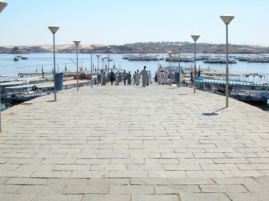 Vers l'ile de Philae by Annis Hamzaoui