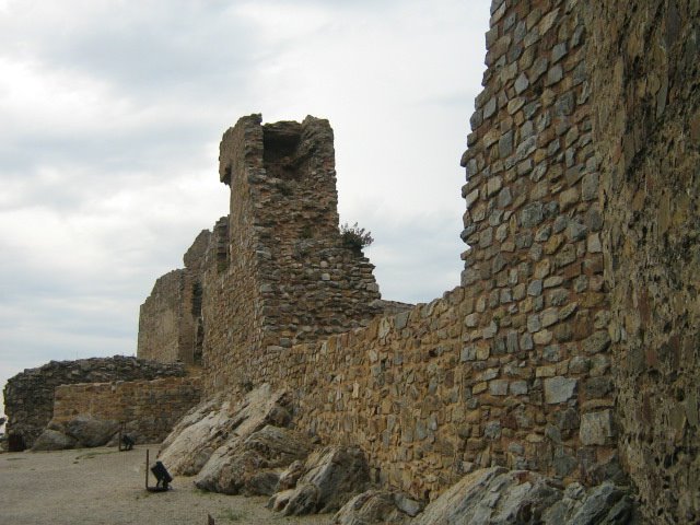 Ruínas da muralha do Castelo by Gregorini