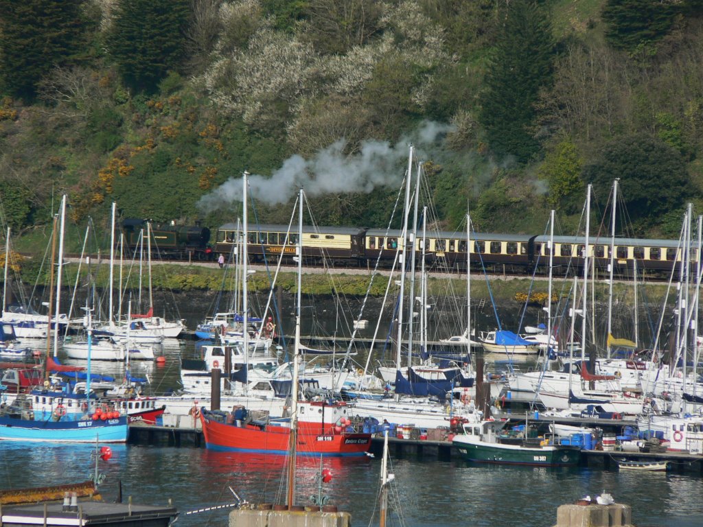 Train at Kingswear.... by Tillyfarlar