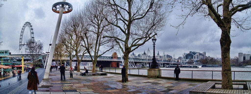 Paseo al London Eye by Antonio Chicano