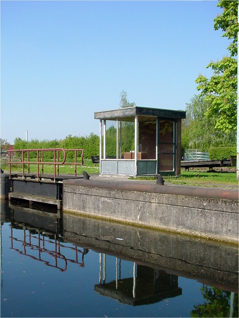 Lock near Dieren and Spankeren, the Netherlands by Roger Grund