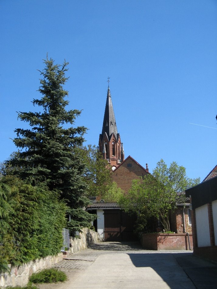 Blick zur Kirche by Dieter Pöschl