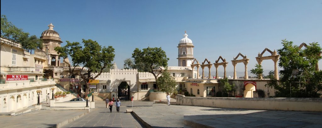 UDAIPUR City Palace L'entrée by Michel Mus