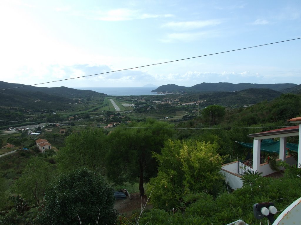 Panorama con l'isola di Montecristo by Island Elba