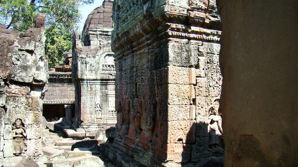 Preah Khan 1 by Adolfo Descals