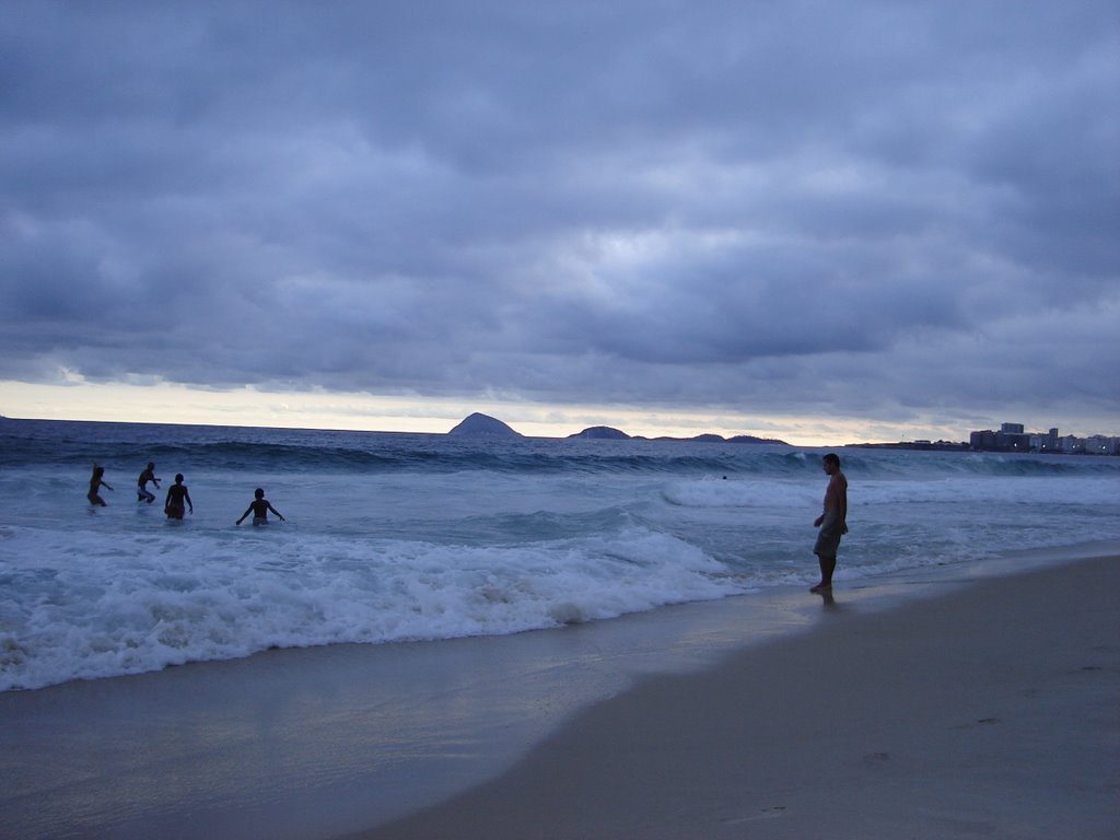 Praia do Leme by Marcio Motta