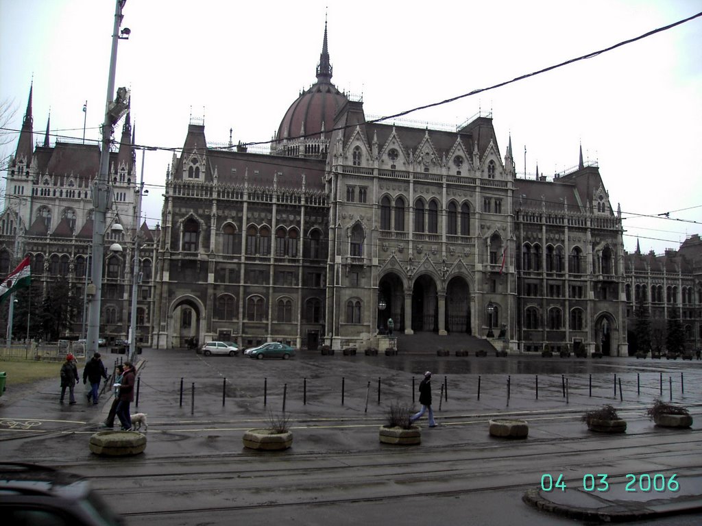 BUDAPEST PARLIAMENT by Panagiotis Vlachas