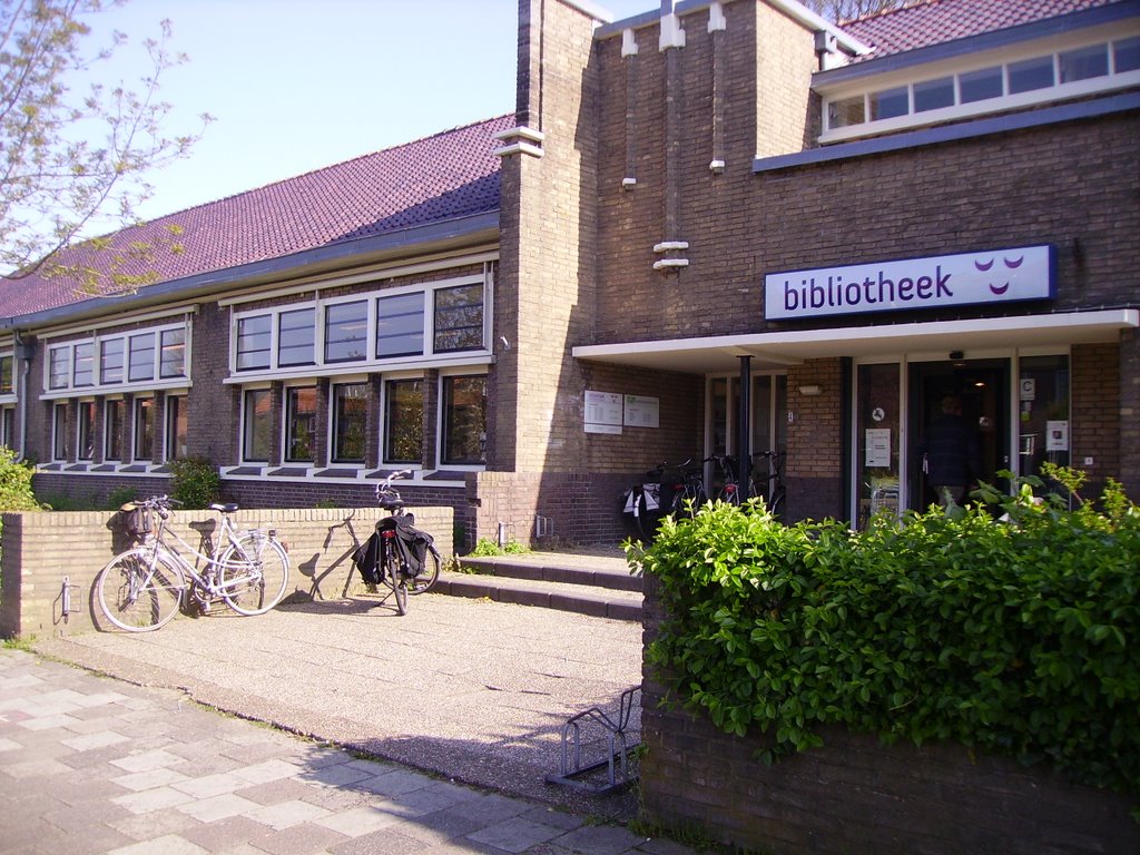 Bibliotheek Voorschoten by Floortje Forescate