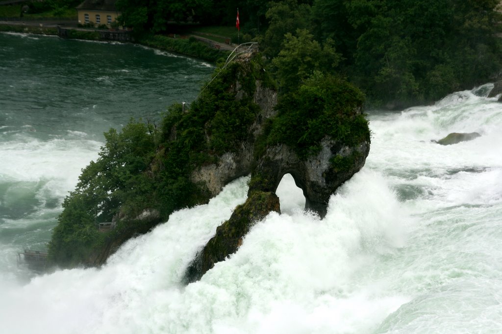 Schaffhausen Falls by dinamofob