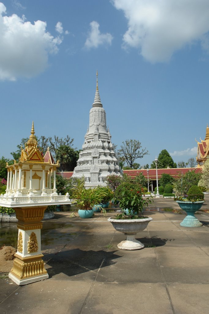 Silver Pagoda, Phnom Penh(金銀閣寺, 金邊)-4 by Ray Fu