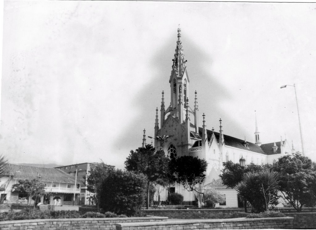 CATEDRAL DE UBATE by GUILLERMO PINZON