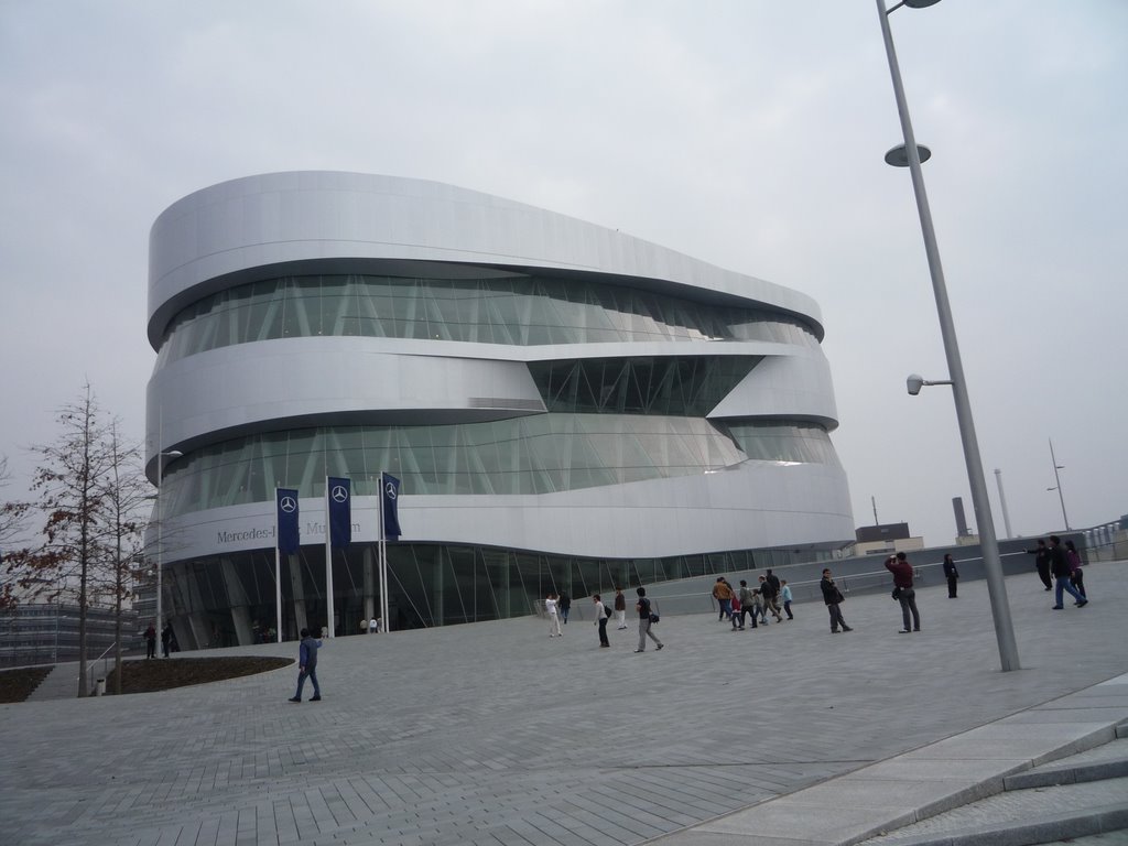 Mercedes-Benz Museum Stuttgart by Jan Schillinger