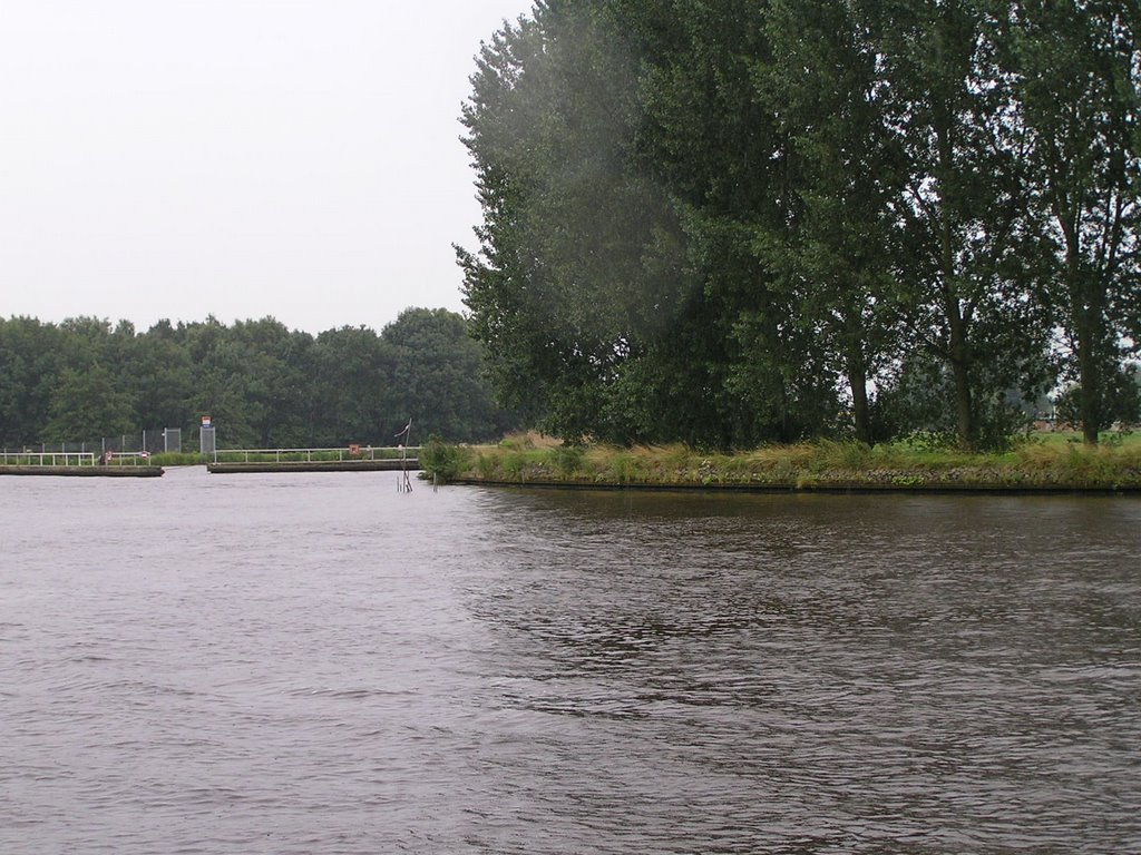 Gouda, Gouwe river by Ghjenk