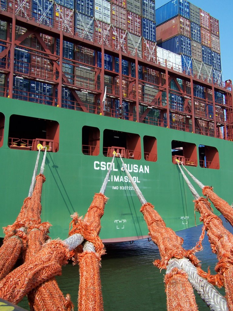 Hamburg: 9500TEU container ship at Eurogate Container Terminal (2) by Claudius Fuchs