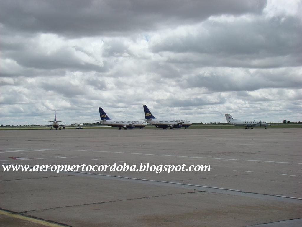 3 Boeing's 737-200 de Southern Winds fuera de servicio y EMB 312 de la Fuerza Aerea Uruguay by EmmanuelCBA