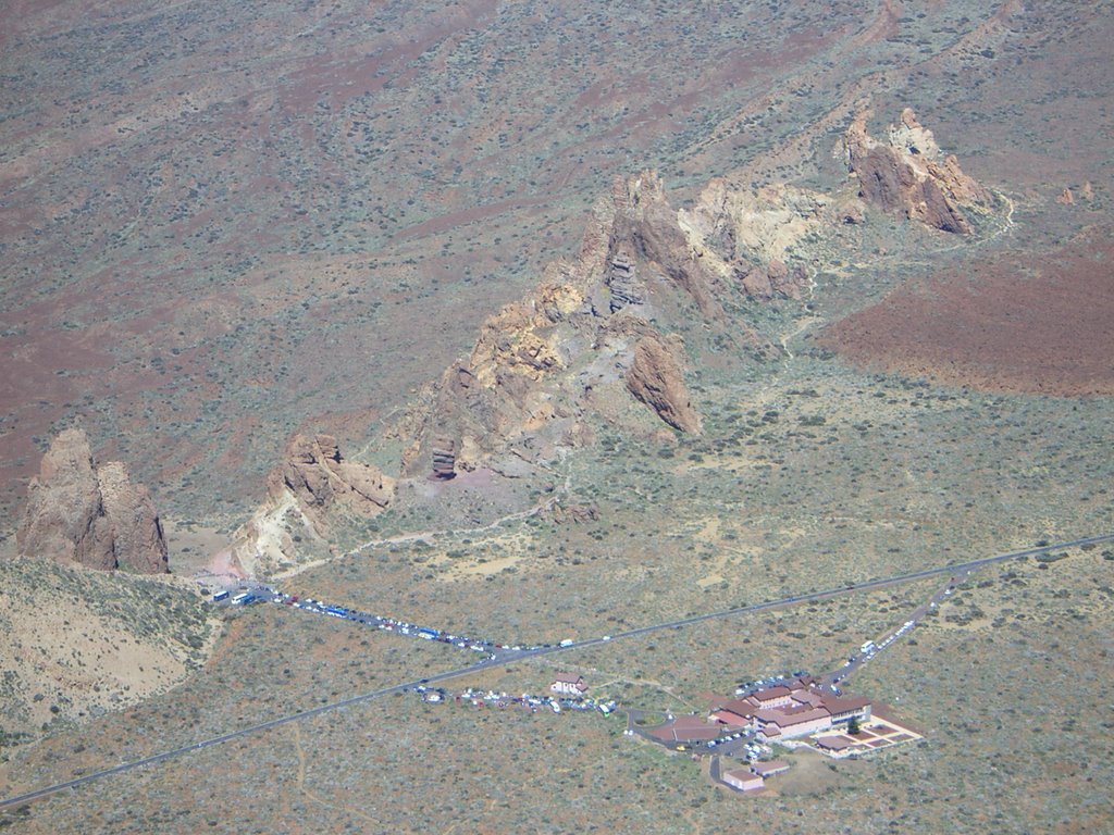 Parador Nacional del Teide, desde lo alto de Montaña Guajara. by Sugen