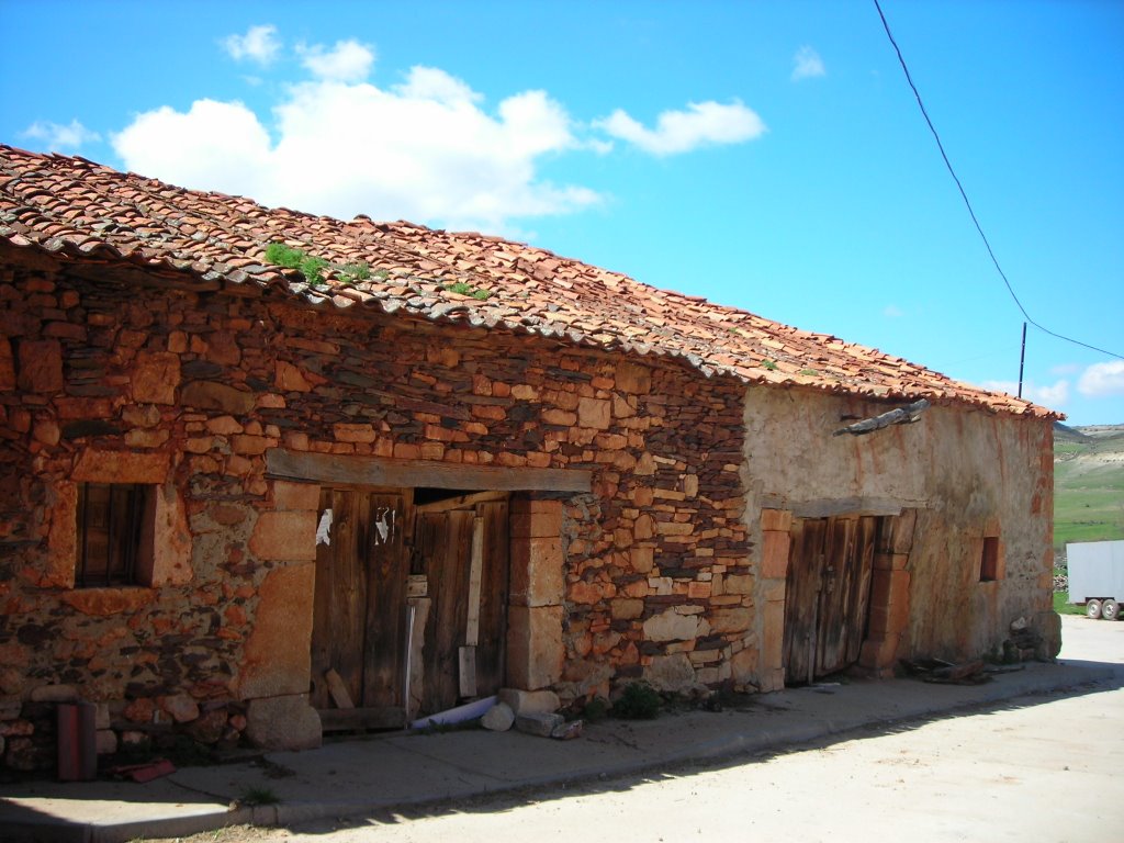 Casas de piedra, Cantalojas, abril de 2006 by viajeroandaluz