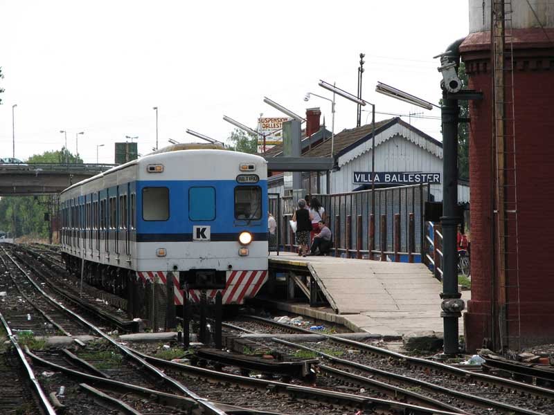 Tren en Villa Ballester by Gatogt