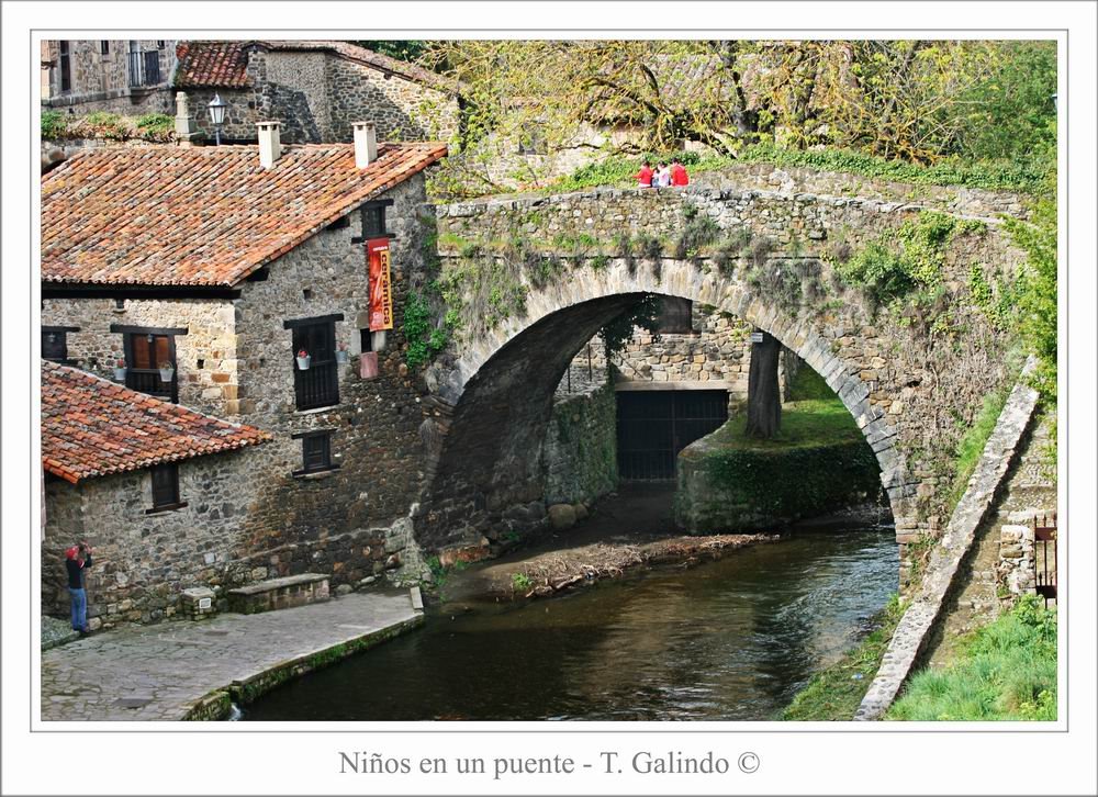 Niños en un puente by Tomás Galindo (Poesí…