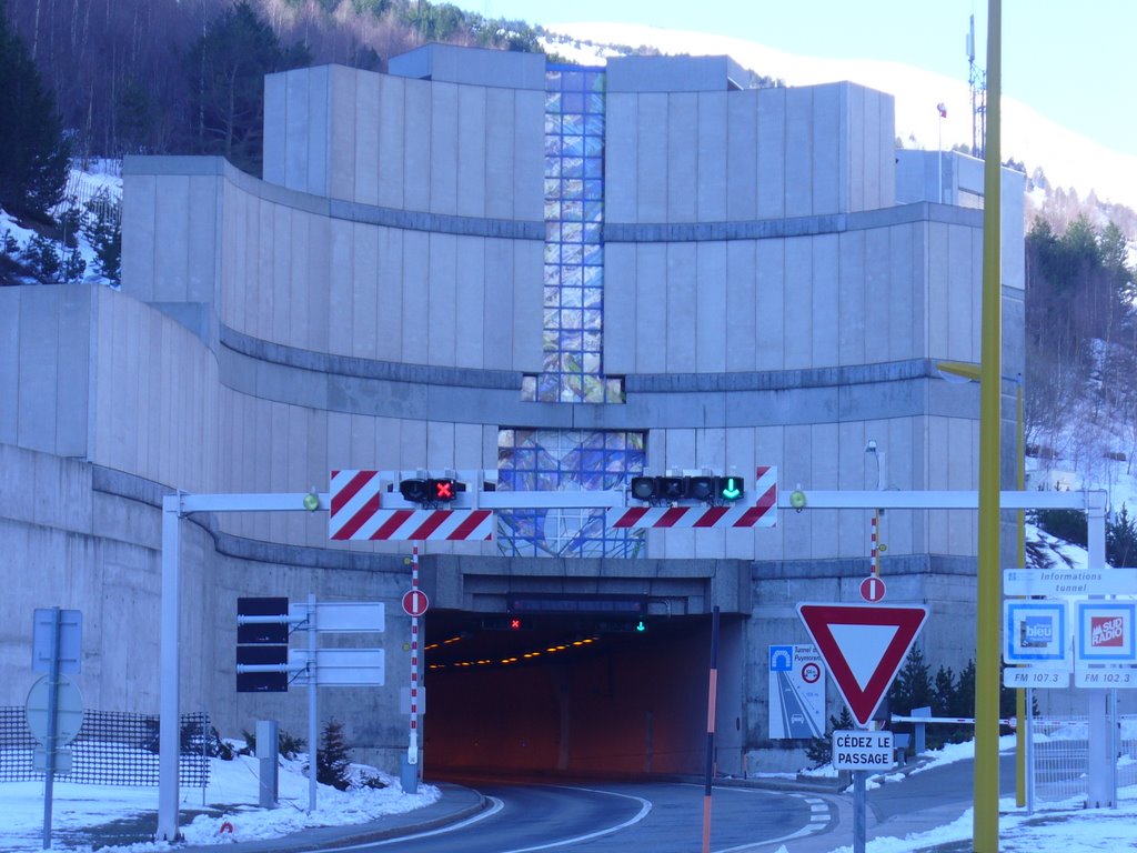 Tunnel du puymorens cote ariege by henri.did@orange.fr