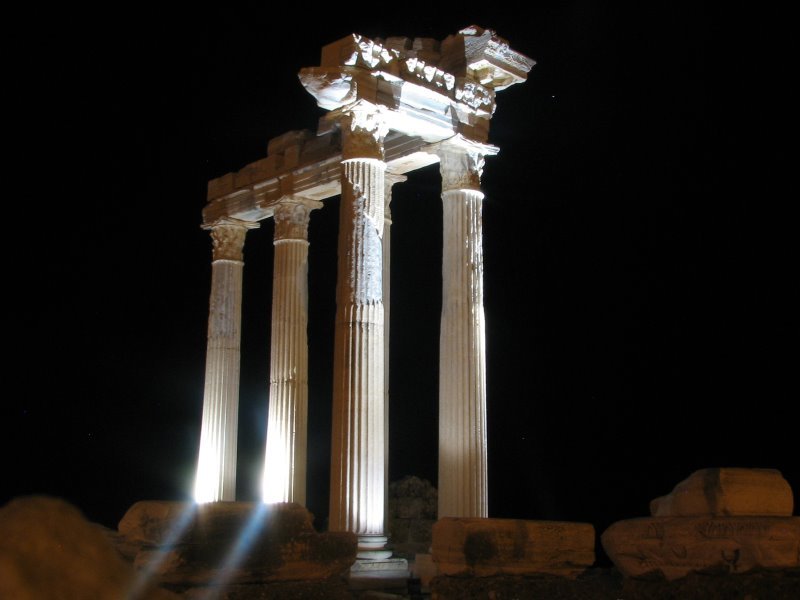 Side Apollon by night by Rui Mi