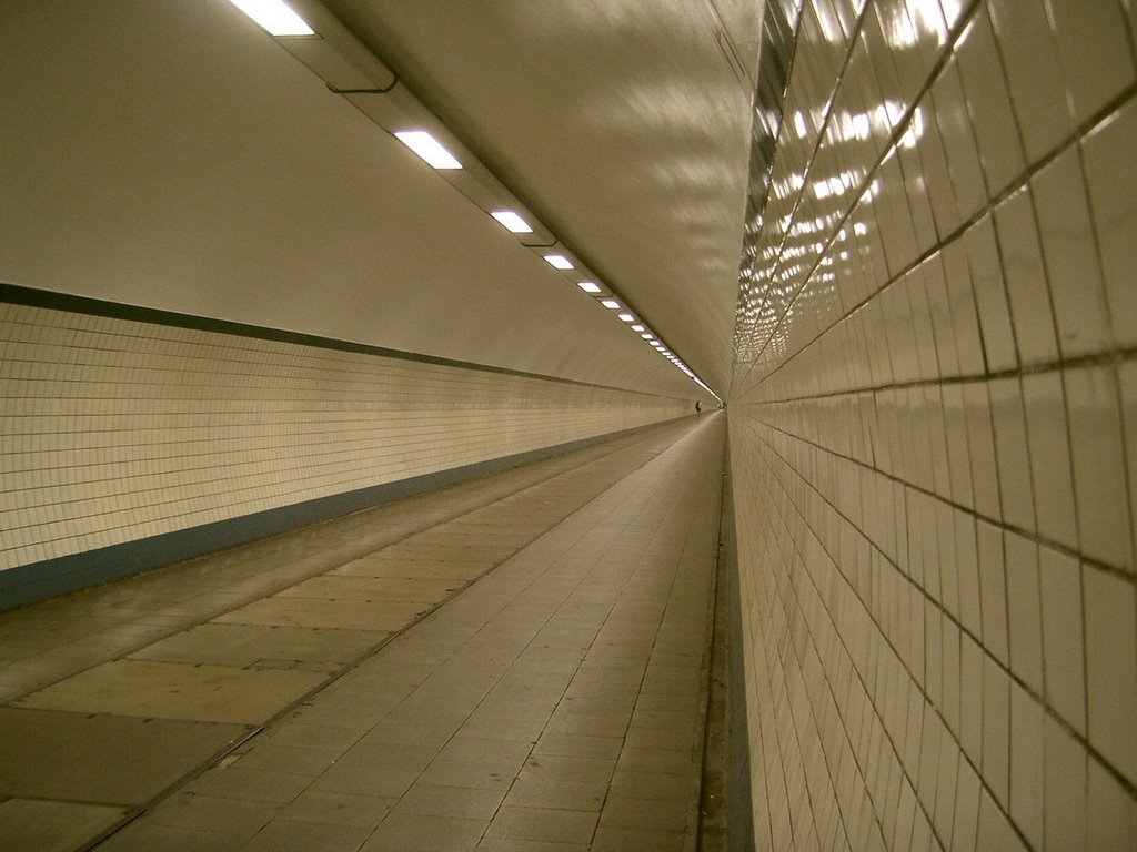 Antwerpense tunnel by thijsone