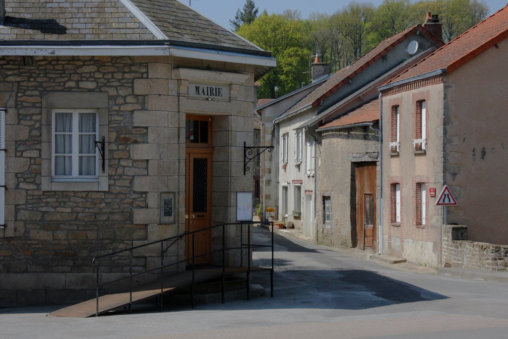 Bersac-sur-Rivalier : mairie by macrobert