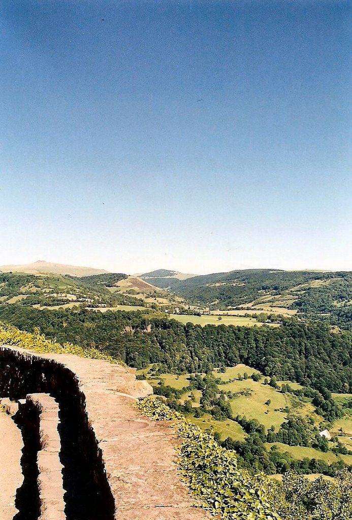 Salers et paysage du Cantal by jean pierre Guinamar…