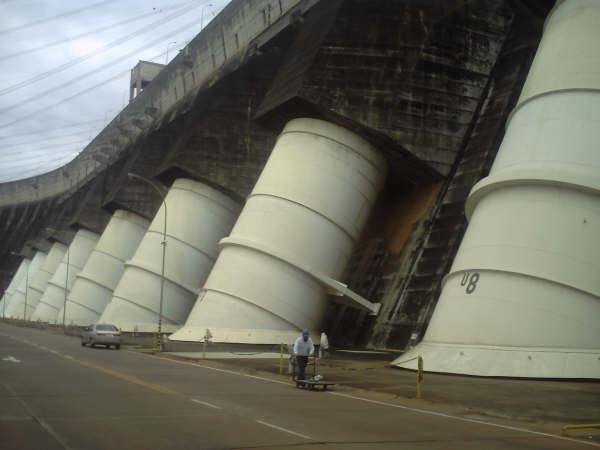 Usina hidrelétrica de Itaipu by Sandro Salomon