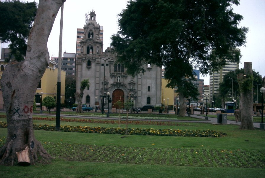 Parque Central de Miraflores by sheerdink