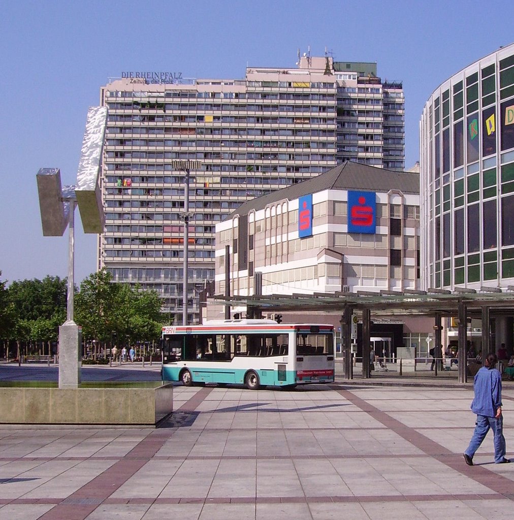 Mosch-Hochhaus und Berliner Platz by Immanuel Giel