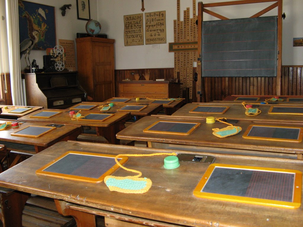 Aula con "notebook" ante litteram - Friedrichshafen, Schulmuseum (Museo della scuola) by Claudio Pedrazzi