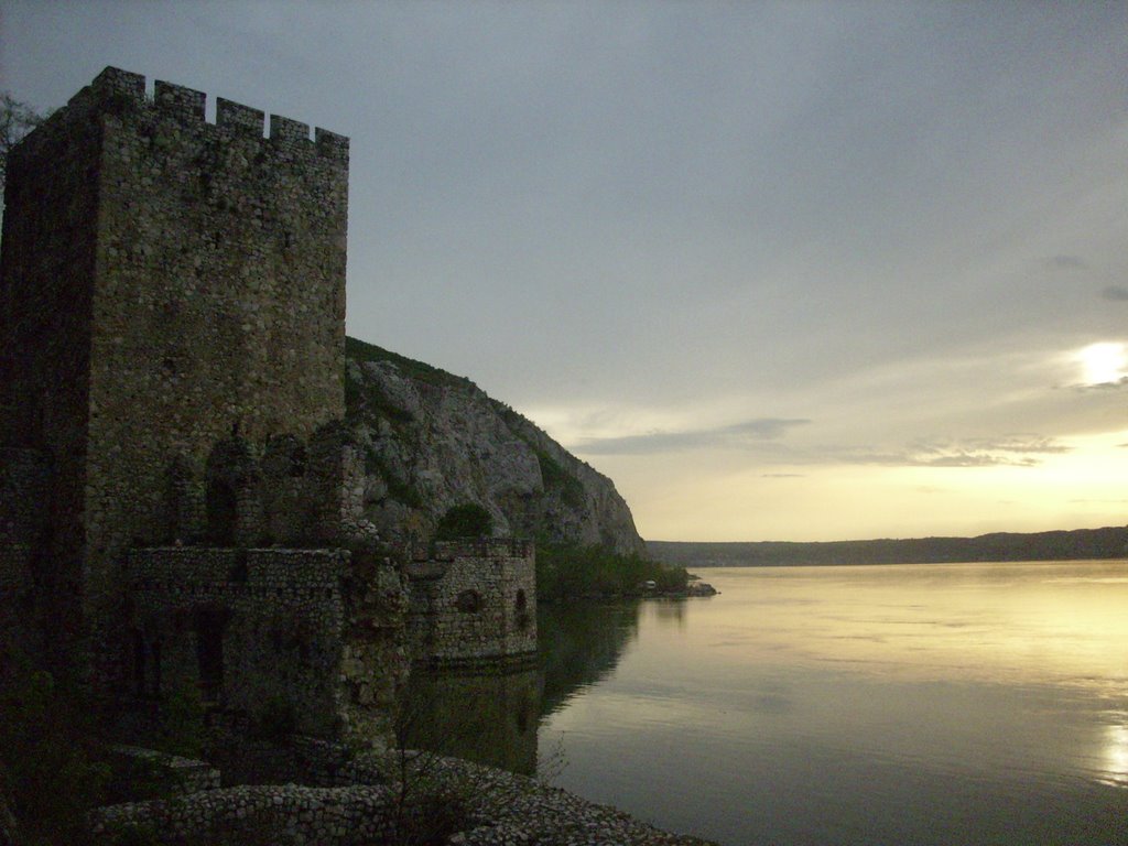 Golubat fortress by ramandi