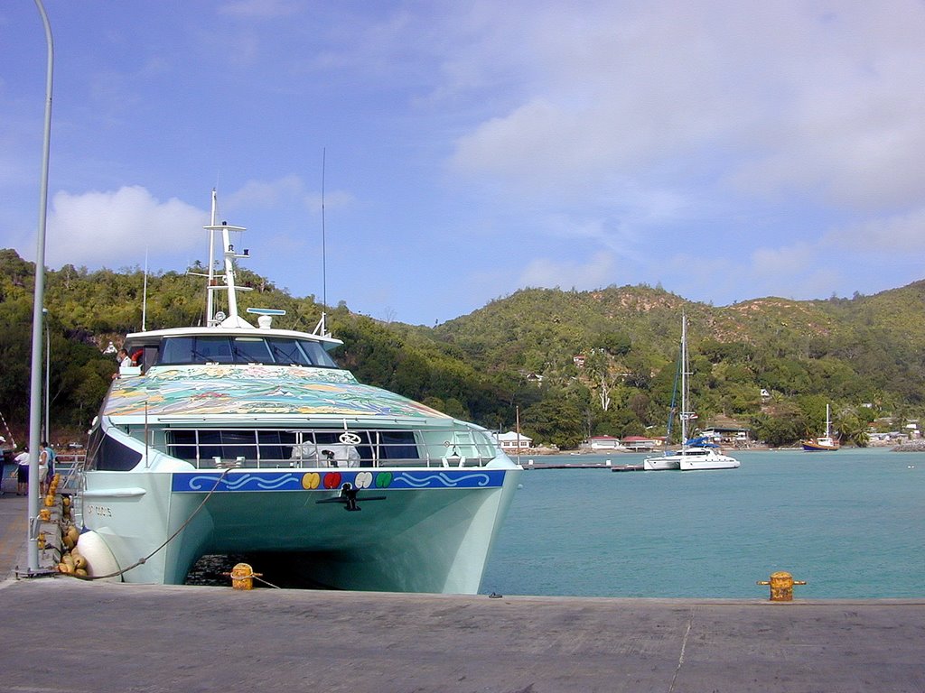 Ferry mahe-praslin by dieter&moni