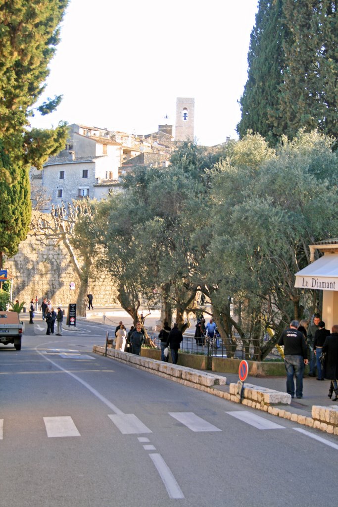 St-Paul de Vence - Strada d'accesso con mura e campanile by Gabriele Solcia